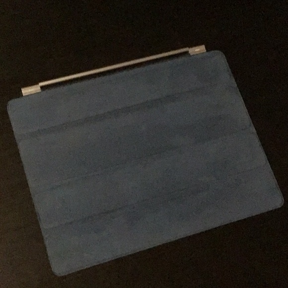 GUC Apple IPad Cover - Picture 2 of 3